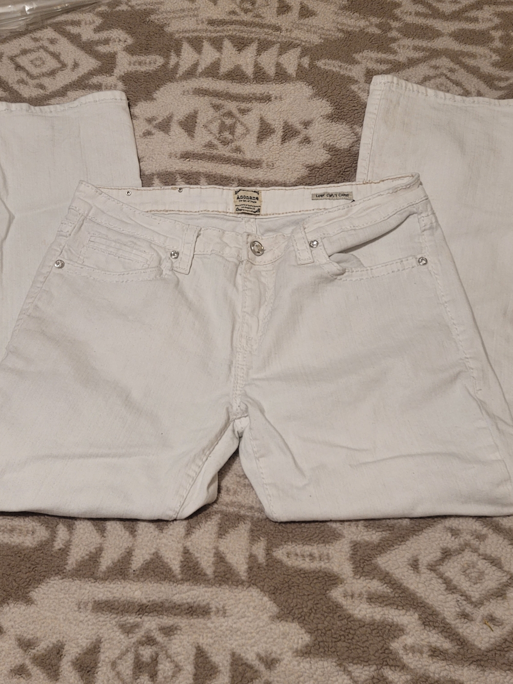 Anoname White Women’s Capri Lucy Curvy Capri.